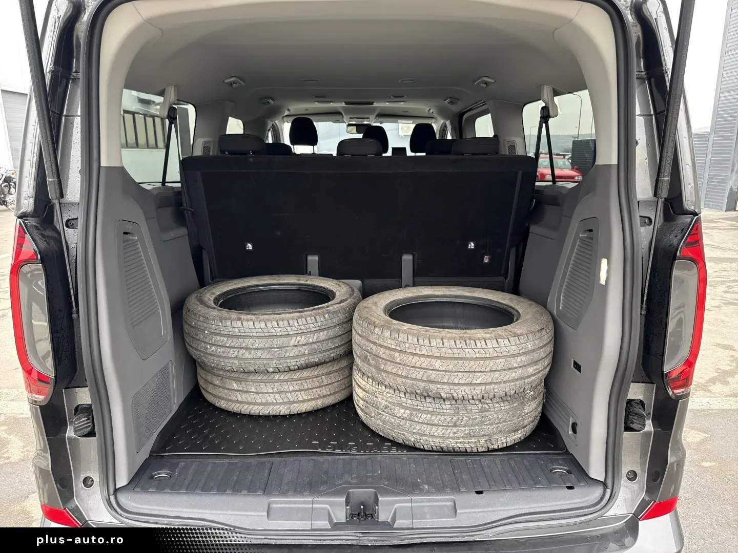 VOLKSWAGEN TRANSPORTER CARAVELLE