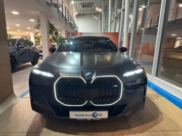 BMW M760e xDrive Vollausstattung 181.420 -€ Neupreis