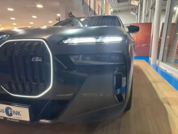 BMW M760e xDrive Vollausstattung 181.420 -€ Neupreis