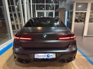 BMW M760e xDrive Vollausstattung 181.420 -€ Neupreis