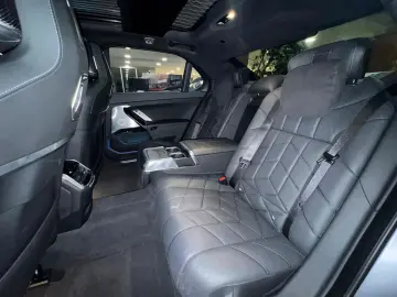 BMW M760e xDrive Vollausstattung 181.420 -€ Neupreis