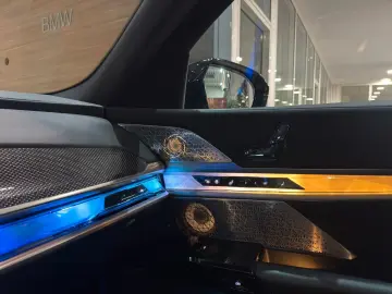 BMW M760e xDrive Vollausstattung 181.420 -€ Neupreis