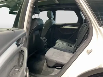 AUDI Q5 50 TFSI e quattro S tronic AHK AUT S Line
