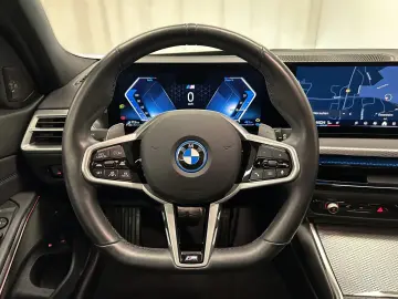 BMW 330e xDrive Touring M Sportpaket Pano Harman