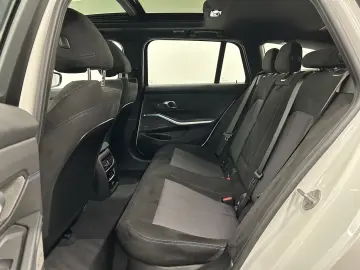 BMW 330e xDrive Touring M Sportpaket Pano Harman