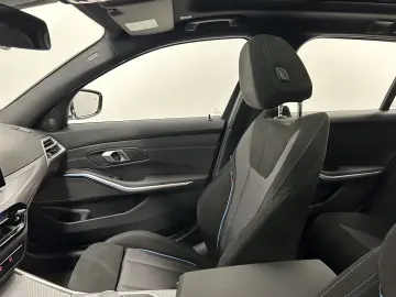 BMW 330e xDrive Touring M Sportpaket Pano Harman