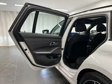 BMW 330e xDrive Touring M Sportpaket Pano Harman