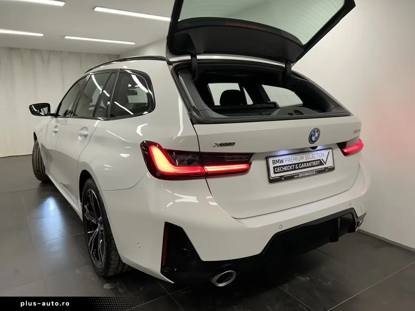 BMW 330e xDrive Touring M Sportpaket Pano Harman