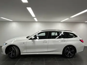 BMW 330e xDrive Touring M Sportpaket Pano Harman