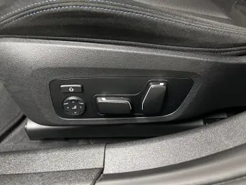 BMW 330e xDrive Touring M Sportpaket Pano Harman