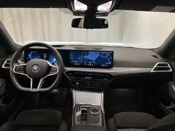 BMW 330e xDrive Touring M Sportpaket Pano Harman