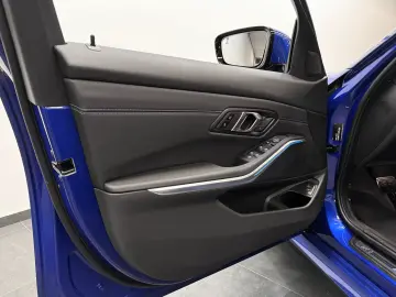 BMW 330i xDrive AUT. M-SPORT