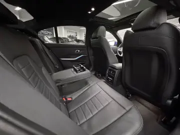 BMW 330i xDrive AUT. M-SPORT