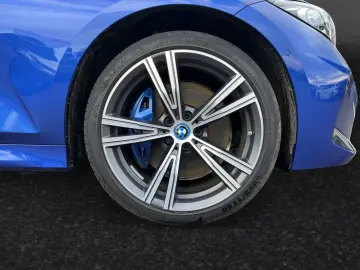 BMW 330e xDrive Touring M Sport Head-Up 19