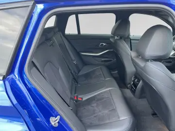 BMW 330e xDrive Touring M Sport Head-Up 19