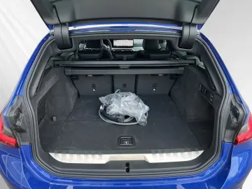 BMW 330e xDrive Touring M Sport Head-Up 19