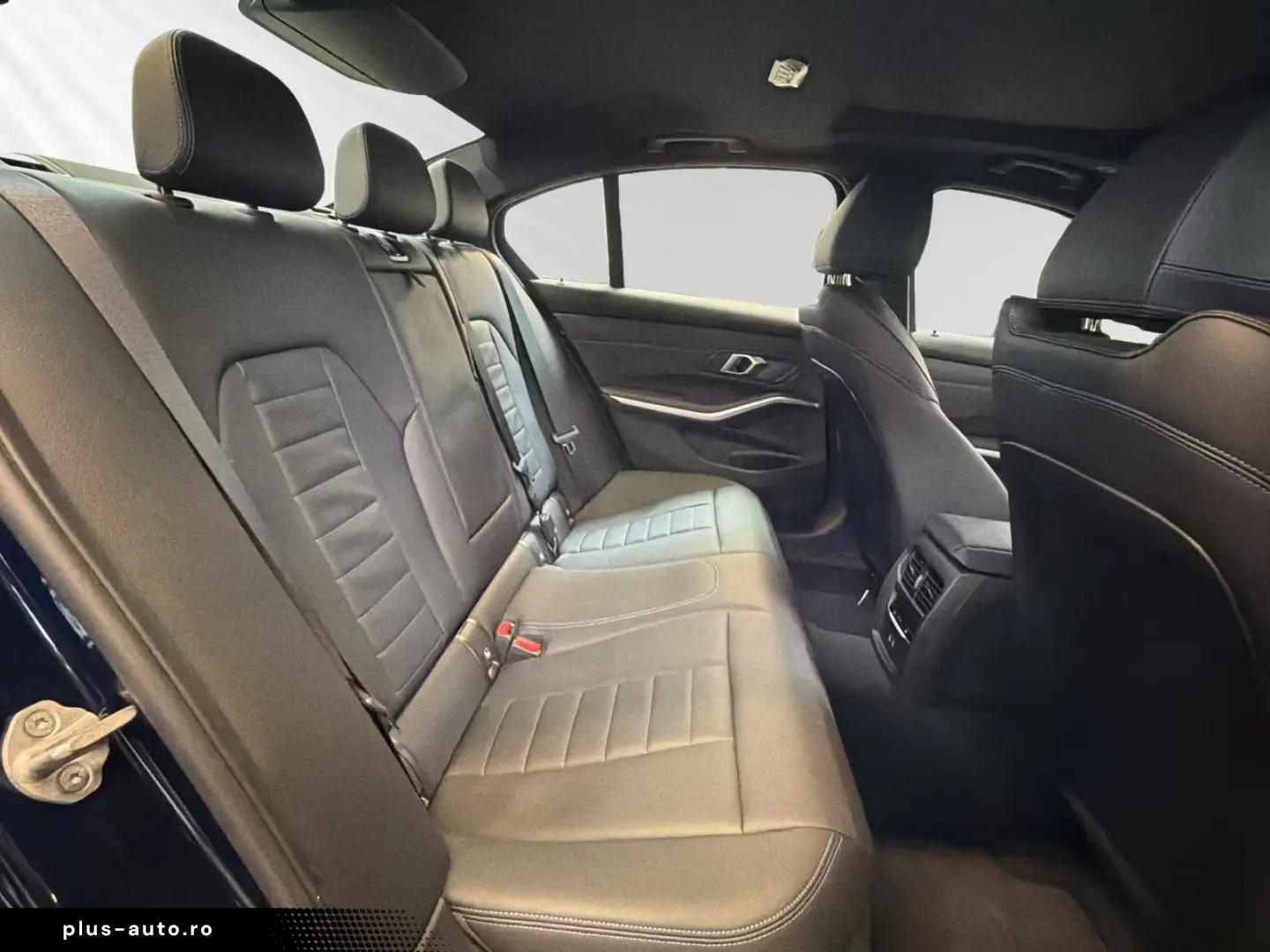 BMW 330e xDrive M Sport Glasdach Head-Up