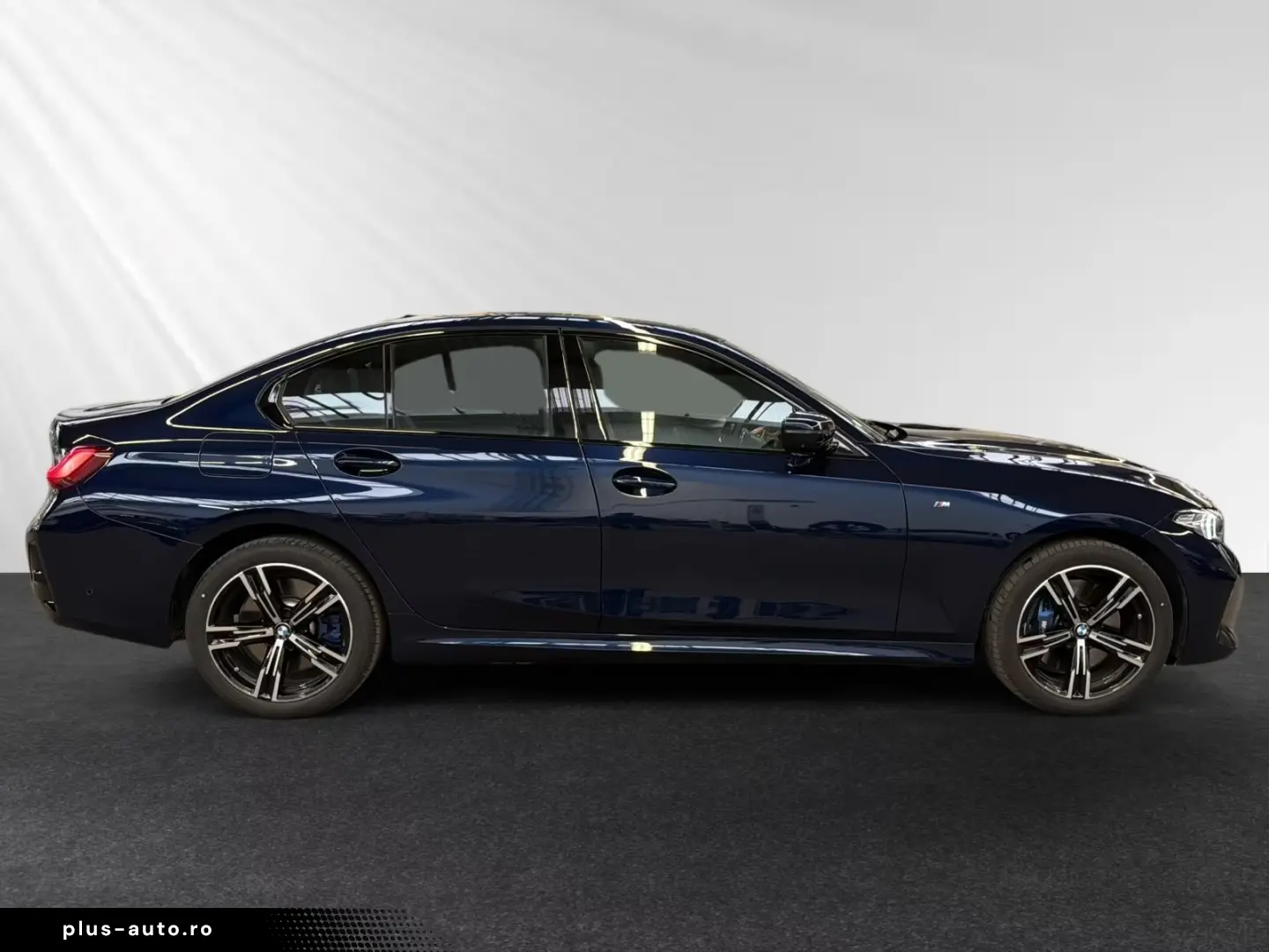 BMW 330e xDrive M Sport Glasdach Head-Up