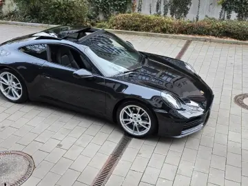 PORSCHE 911 Carrera