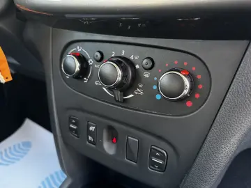 DACIA SANDERO    EURO 6    NAVIGATIE    AC