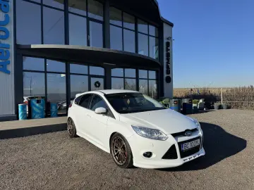 FORD FOCUS    INTERIOR RECARO