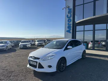 FORD FOCUS    INTERIOR RECARO