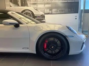 PORSCHE 992 Carrera 4 GTS Cab. Lift Inno Matrix Bose 18-