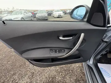 BMW 120i    DUBLU CLIMA