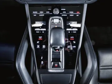 PORSCHE Cayenne S Coupé Sport Design Paket BOSE