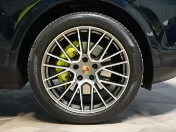 PORSCHE Cayenne E-HYBRID 360 PANO TOW PASM 69.372€ NETTO