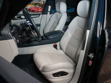 PORSCHE Cayenne E-HYBRID 360 PANO TOW PASM 69.372€ NETTO