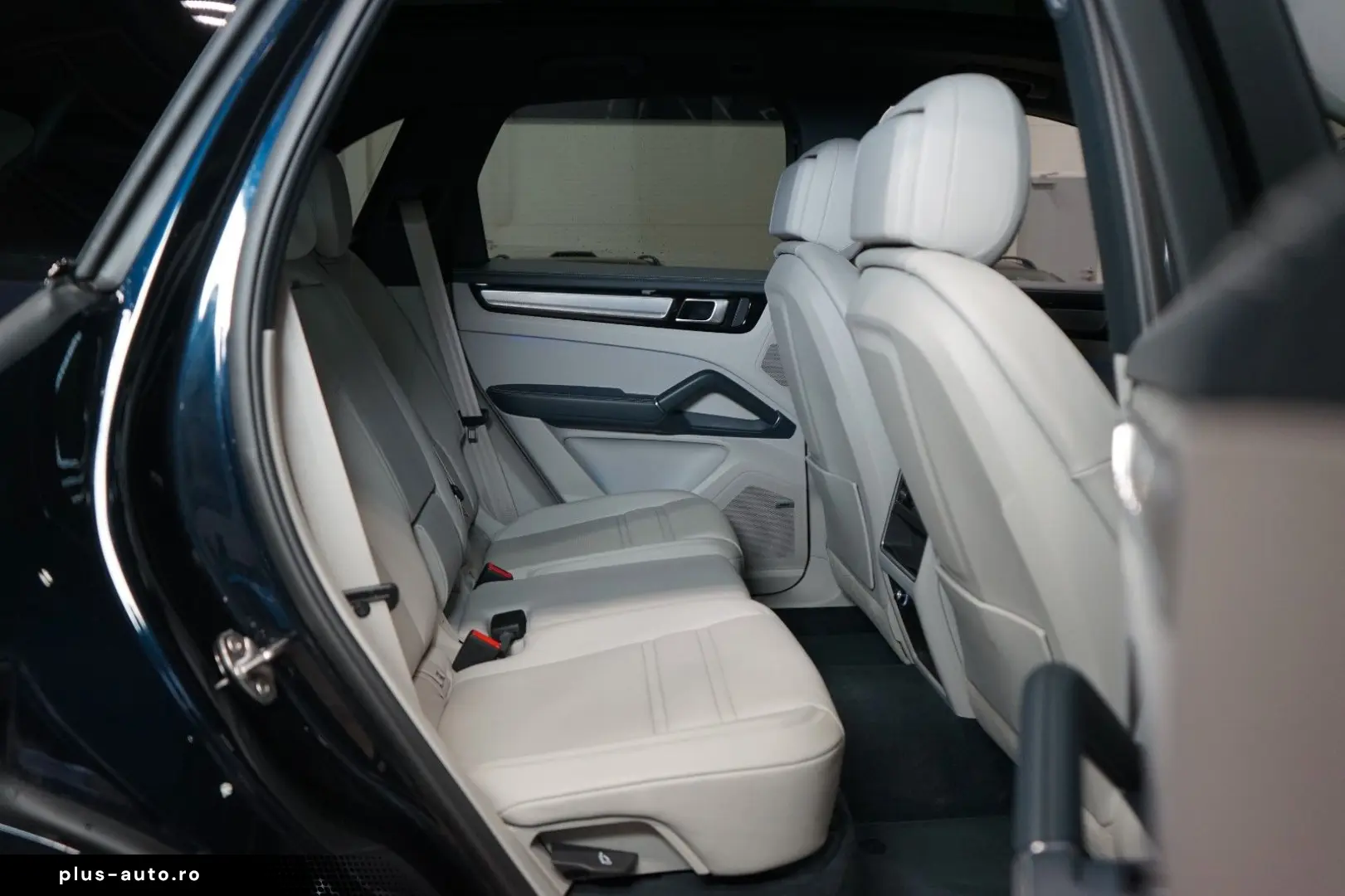 PORSCHE Cayenne E-HYBRID 360 PANO TOW PASM 69.372€ NETTO