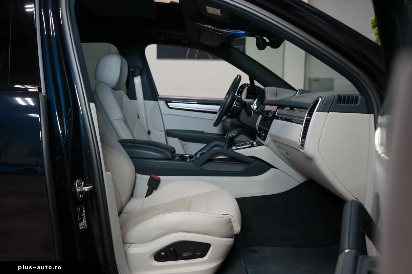 PORSCHE Cayenne E-HYBRID 360 PANO TOW PASM 69.372€ NETTO