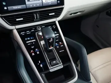 PORSCHE Cayenne E-HYBRID 360 PANO TOW PASM 69.372€ NETTO