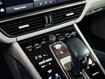 PORSCHE Cayenne E-HYBRID 360 PANO TOW PASM 69.372€ NETTO