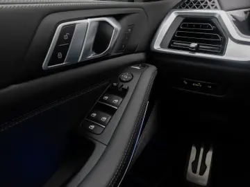 BMW X5 M60i Panorama H K DAB HUD 360  Komfort 22Zoll