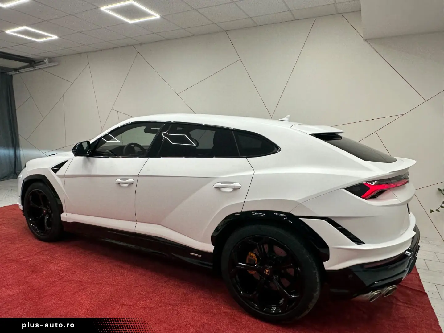 LAMBORGHINI Urus S AKRAPOVIC SPECIALMATT STOCK HUD NETTO