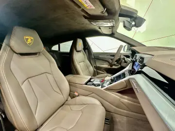 LAMBORGHINI Urus S AKRAPOVIC SPECIALMATT STOCK HUD NETTO