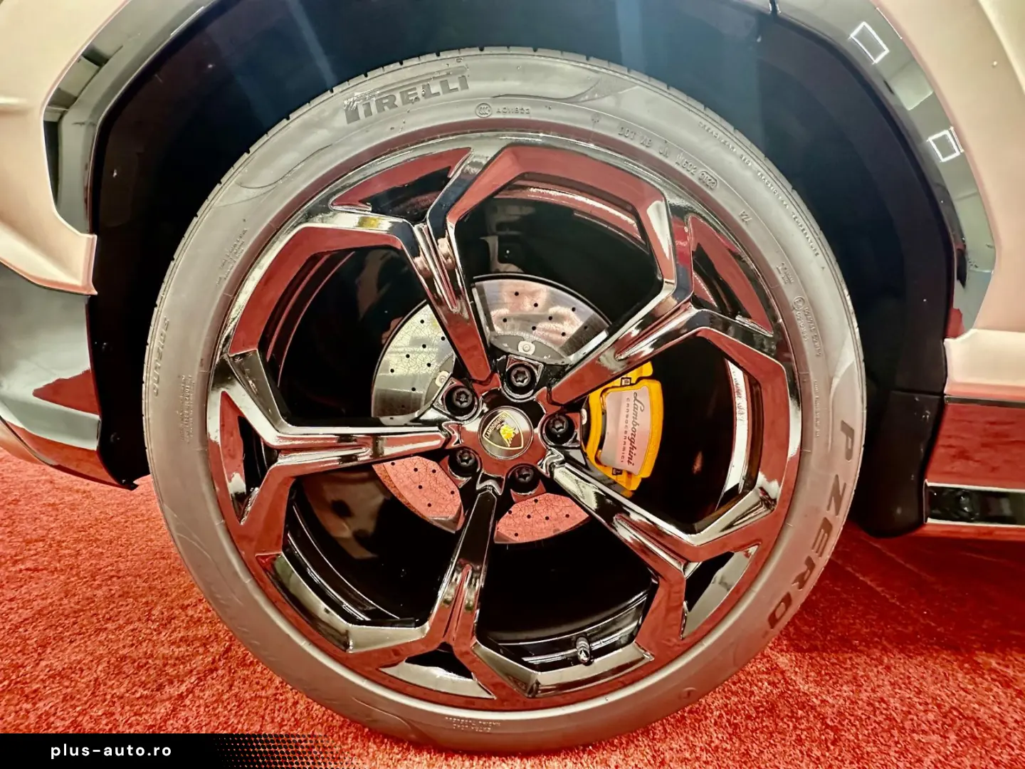 LAMBORGHINI Urus S AKRAPOVIC SPECIALMATT STOCK HUD NETTO