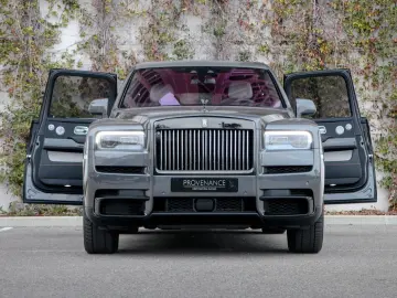 ROLLS ROYCE Cullinan Black Badge