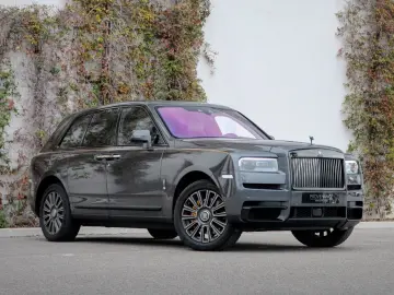 ROLLS ROYCE Cullinan Black Badge