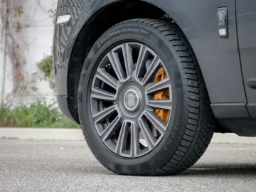 ROLLS ROYCE Cullinan Black Badge