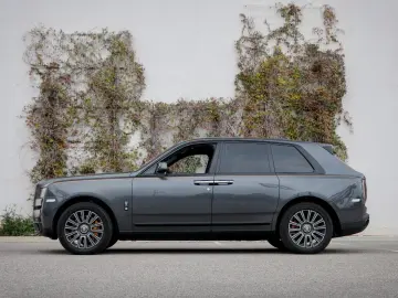 ROLLS ROYCE Cullinan Black Badge