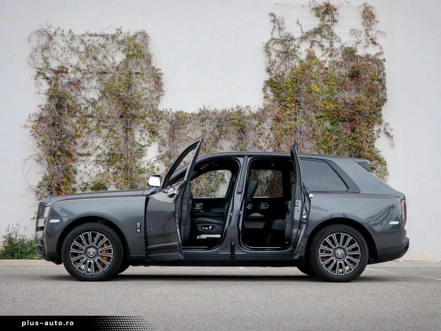 ROLLS ROYCE Cullinan Black Badge