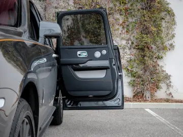 ROLLS ROYCE Cullinan Black Badge