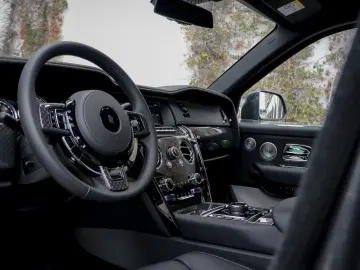 ROLLS ROYCE Cullinan Black Badge