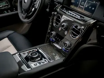 ROLLS ROYCE Cullinan Black Badge