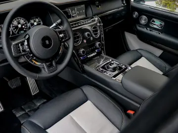 ROLLS ROYCE Cullinan Black Badge