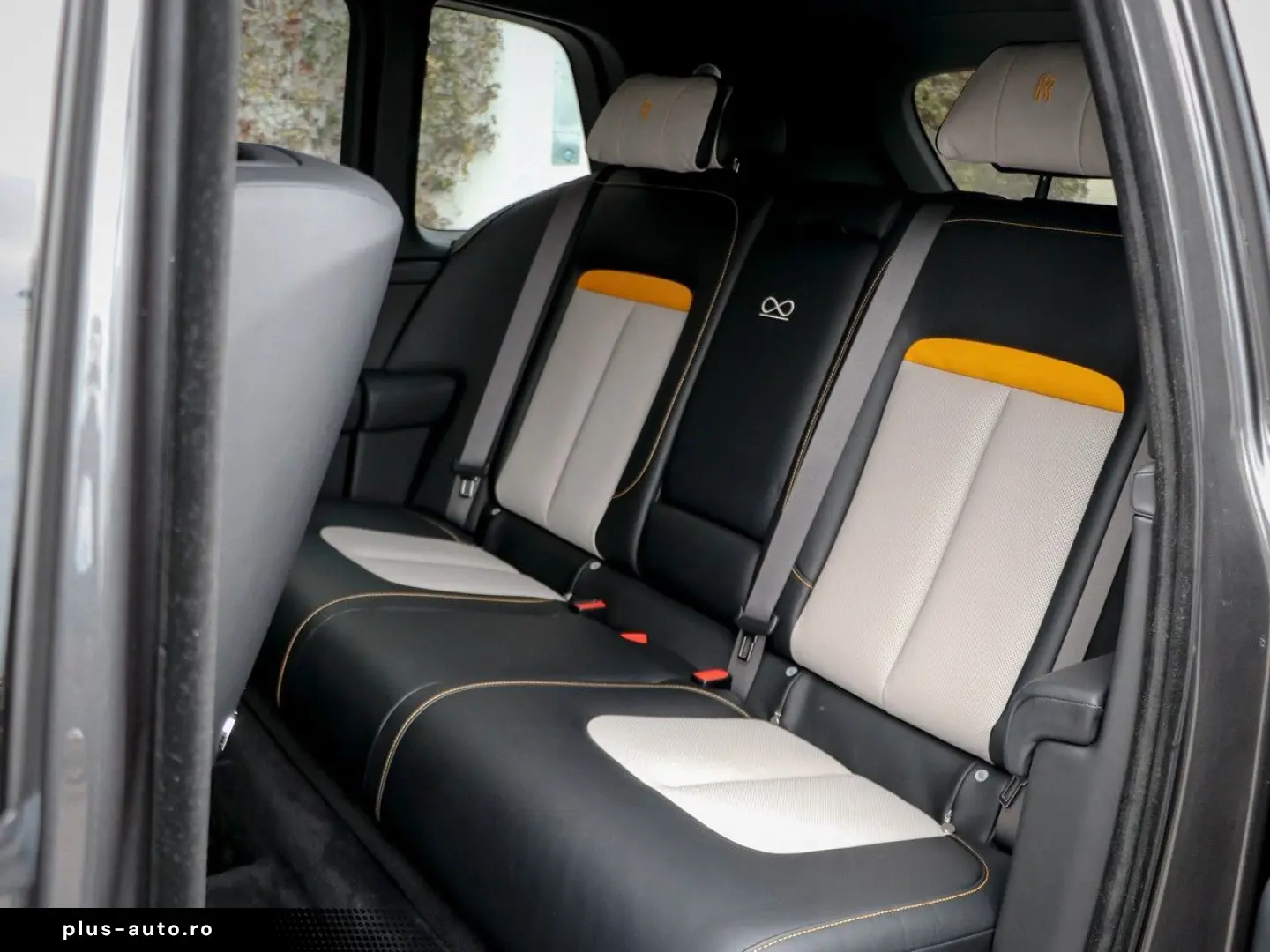 ROLLS ROYCE Cullinan Black Badge