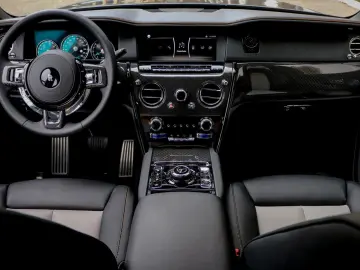 ROLLS ROYCE Cullinan Black Badge